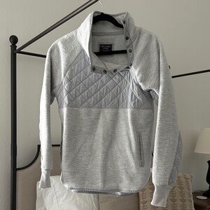 Abercrombie & Fitch Light Gray Quilted Pullover XS